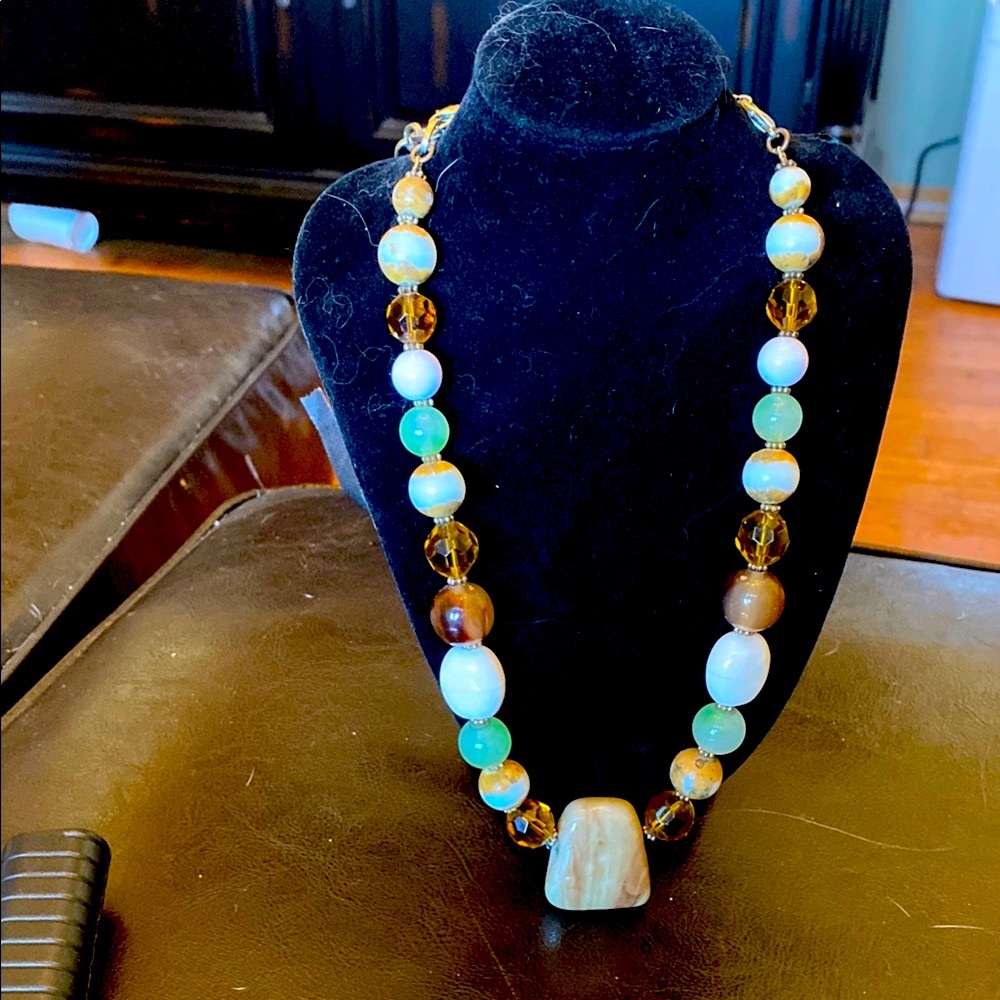 Gold and Brown Stone Necklace with Unique Arrangement